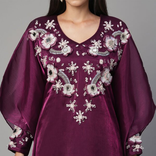 Wine coloured 3D Thobe - Image 2