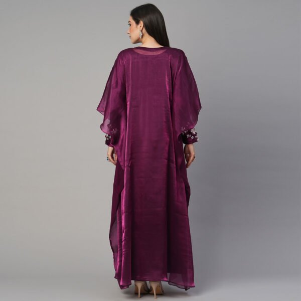 Wine coloured 3D Thobe - Image 3